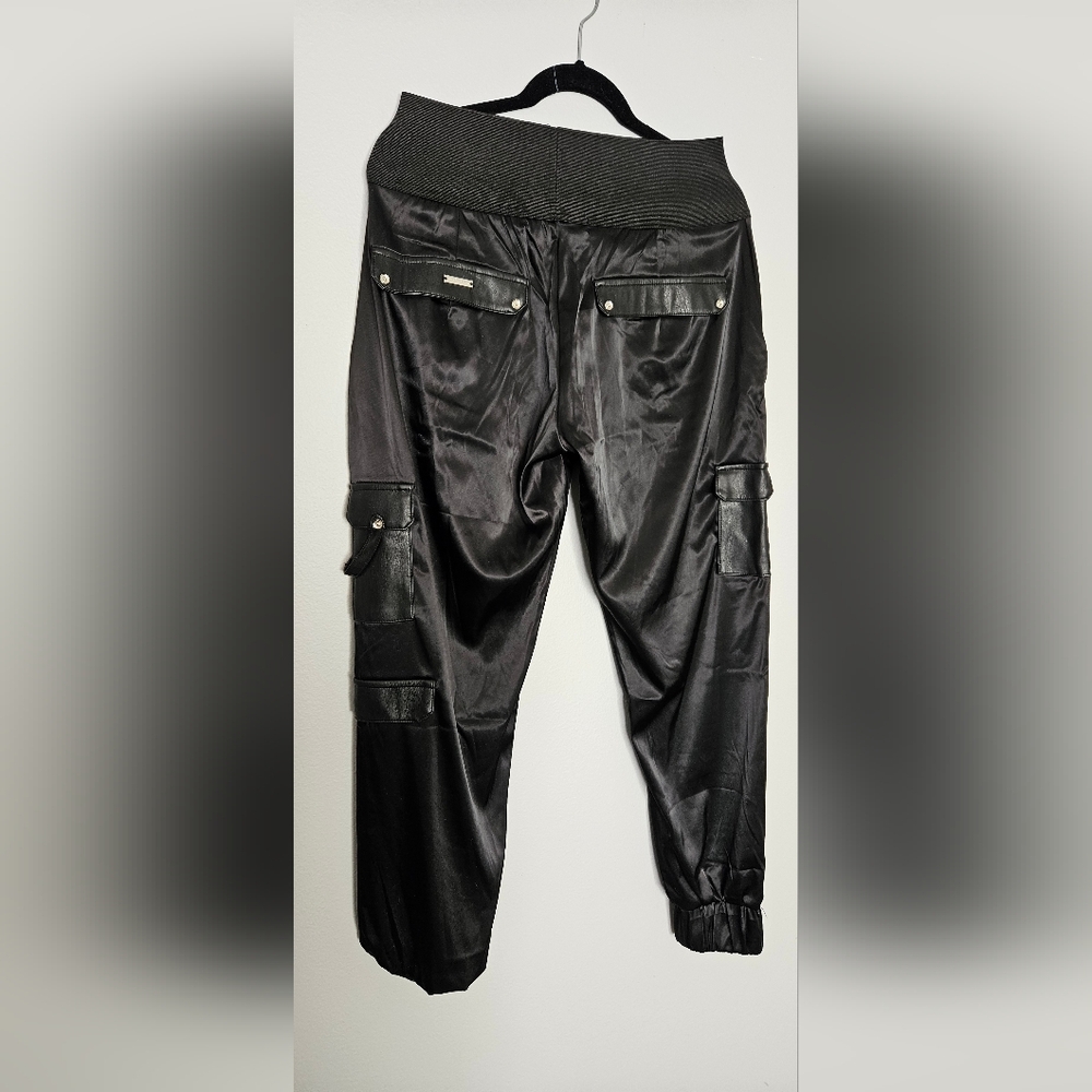 Cute silky cargo pant with slight stretch